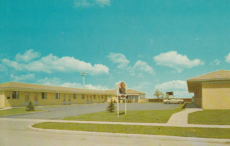 Star Motel (Strohs Motel) - Vintage Postcard (newer photo)